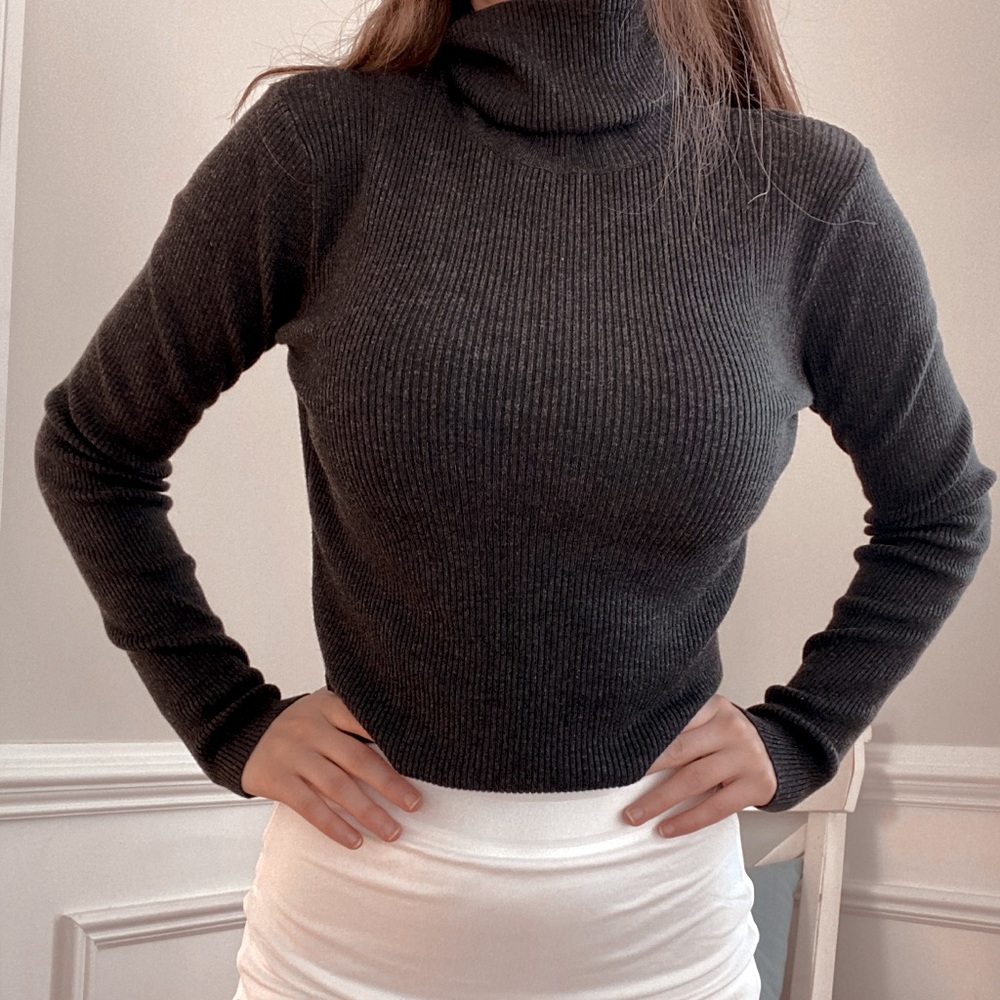 Brandy Melville turtle neck